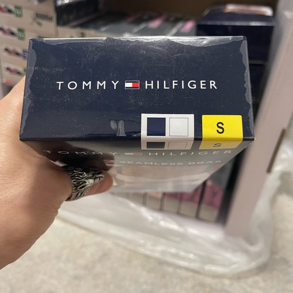 NIB 2-Pack Women’s Size Small Tommy Hilfiger Seamless Bras In White And Navy - Picture 8 of 8